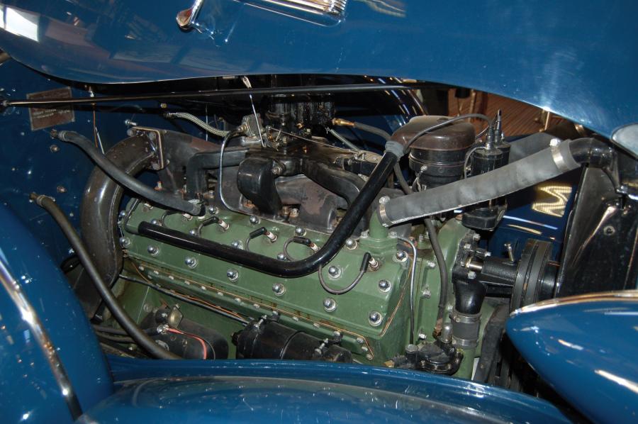  Packard Twelve 7-Passenger Touring Sedan 1937 года  (фото 6 из 7)